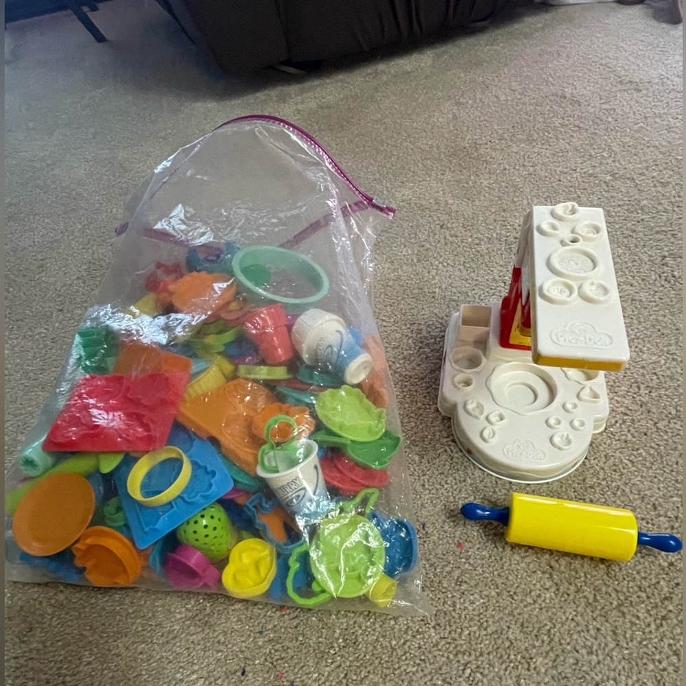 Playdoh set/variety with vintage McDonalds Playdoh Maker